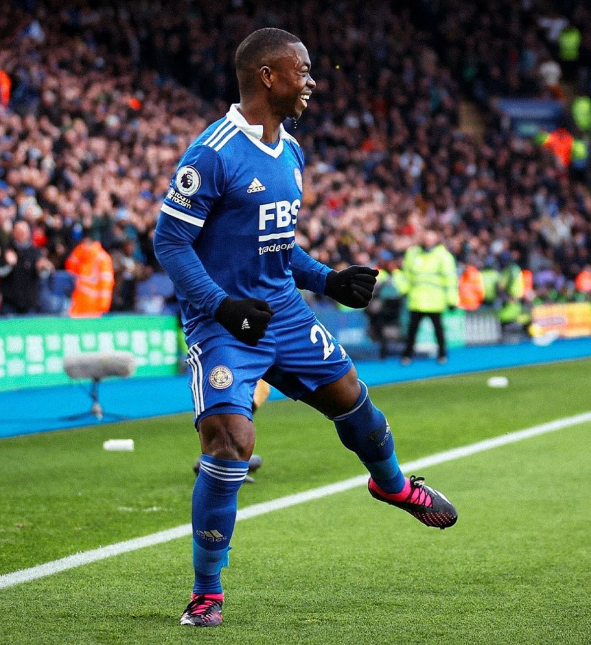 荷兰逆转利物浦，门迪高光表现