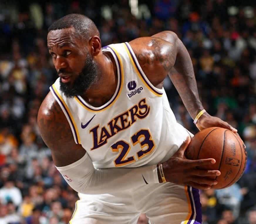 开云在线直播-浙江队力克广东队，詹姆斯惊艳四座