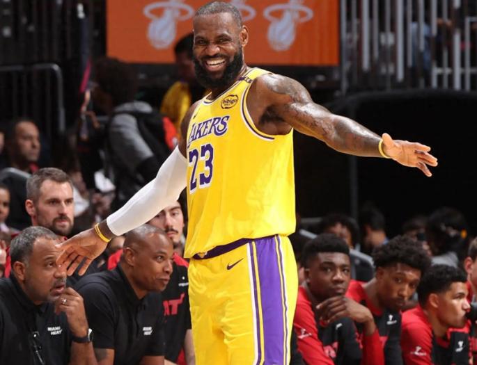 开云APP-湖人率先进入西部前四，全队合力再创奇迹