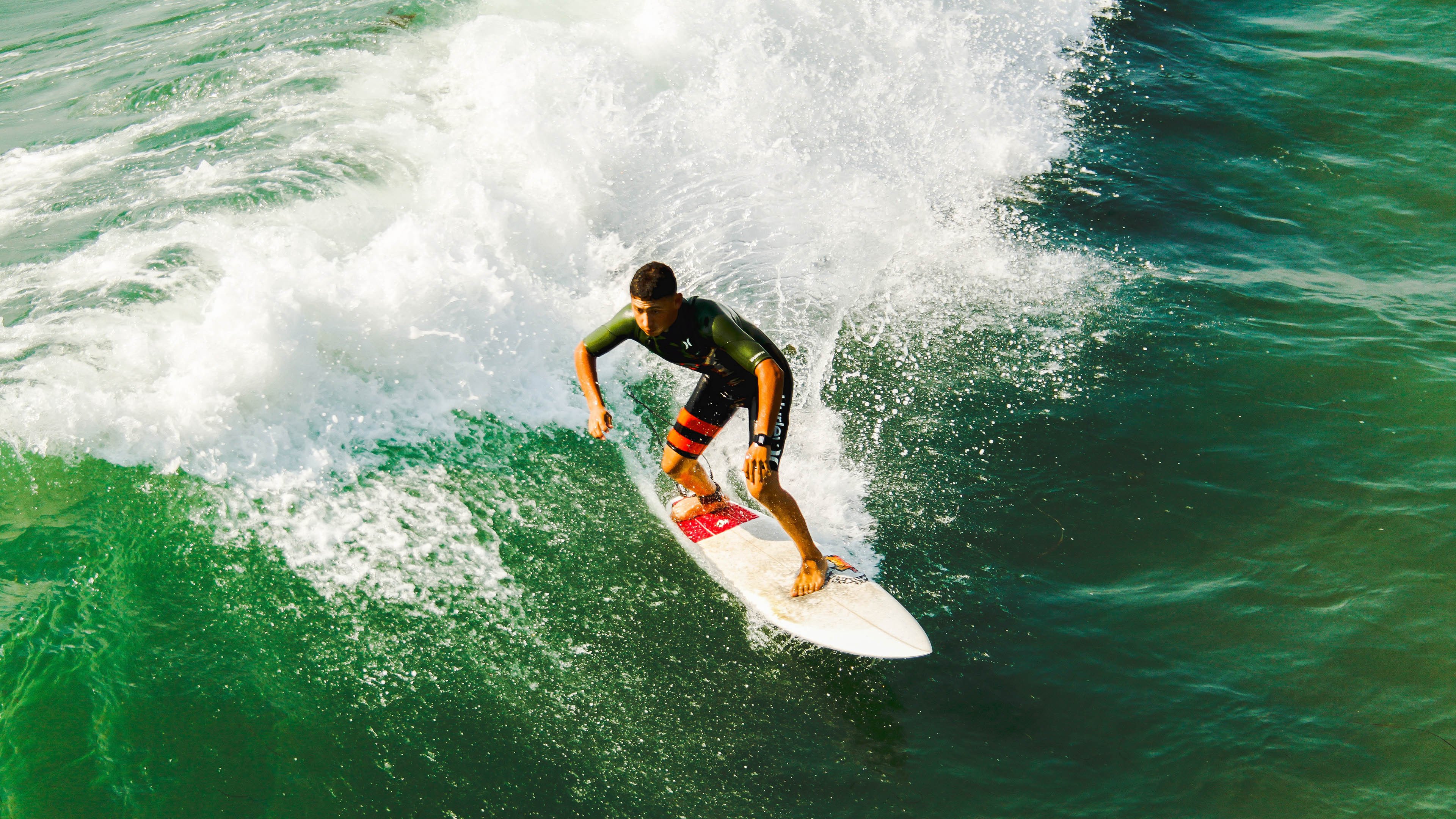 开云体育中国官网-南粤铁骑踏浪行，切特神锋破沪城—广东队攻防一体击溃上海，新星闪耀无人可挡