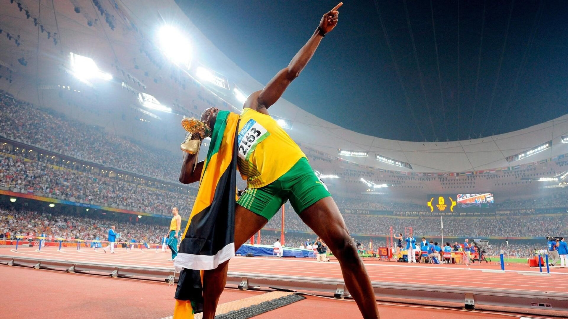 开云体育登录-F1新赛季揭幕战之夜，米切尔彻底打爆防线，速度与激情的双重奏鸣